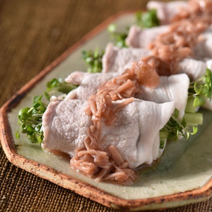 お好み野菜の冷しゃぶ巻き　梅なめ茸ソース